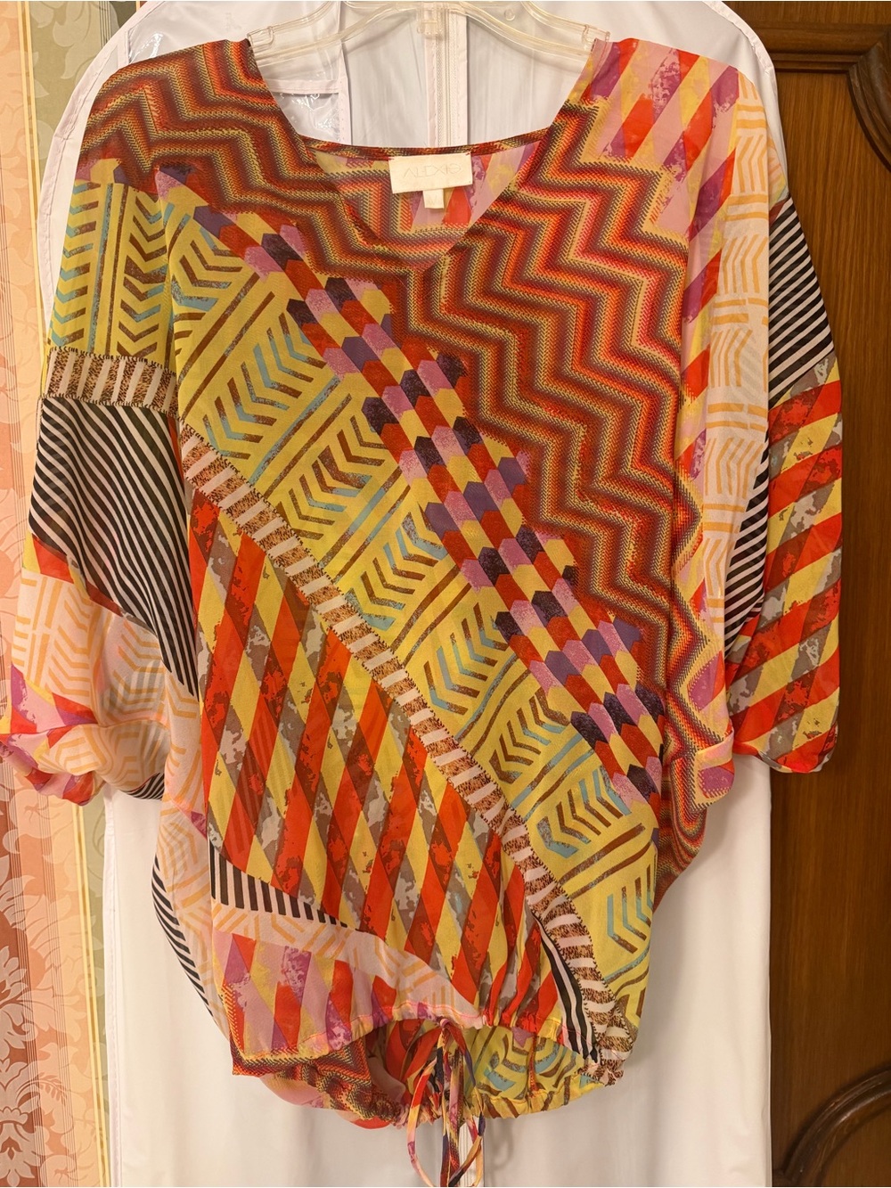 ALEXIS top Multicolor Zigzag & Chevron w/ drawstring,size M  nwot